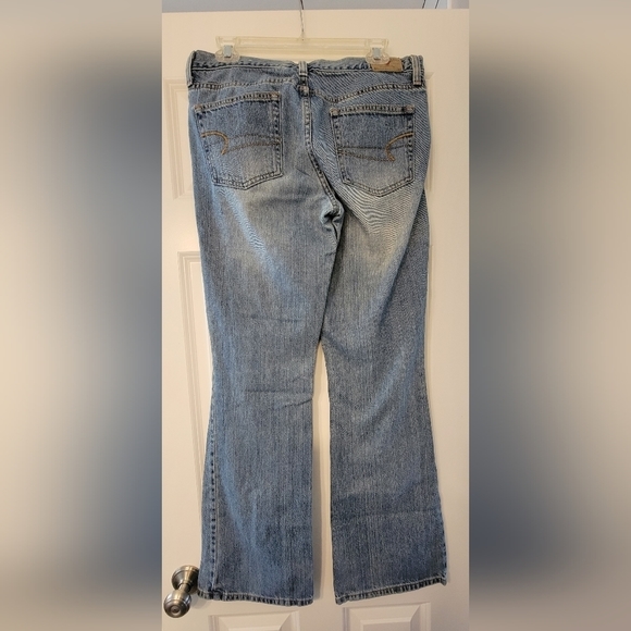 Women's American Eagle Light Wash Favorite Bootcut Jeans Size 10 Long - Picture 2 of 9